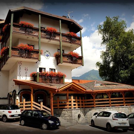 Albergo Genzianella Roncone Exterior foto